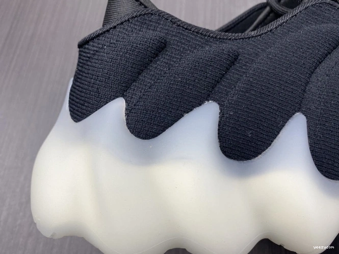 YEEZY H68031 400 ADIDAS 0920